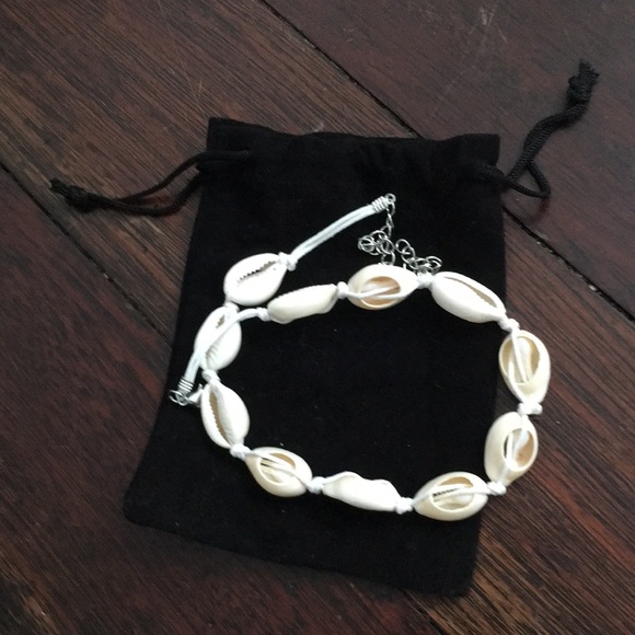 Pula shell necklace - Picture 4 of 4